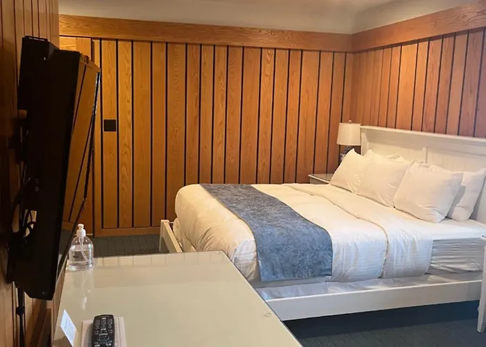 The Leland Lodge